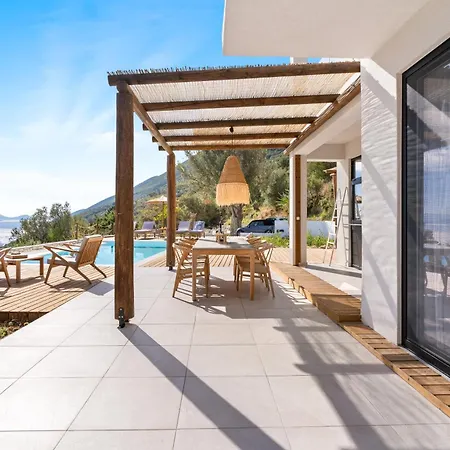 Elgian Luxury -private Pool & Sea View * Pondi
