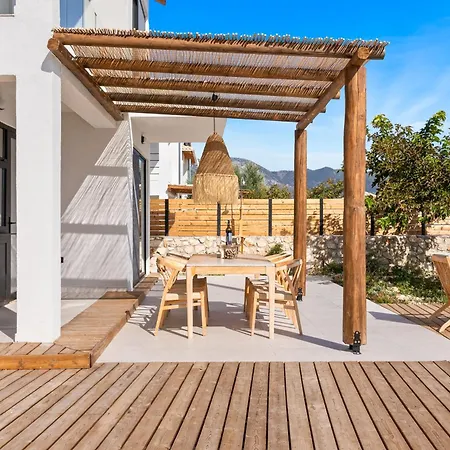 Villa Elgian Luxury -private Pool & Sea View Pondi