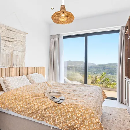 Elgian Luxury -private Pool & Sea View Villa Pondi