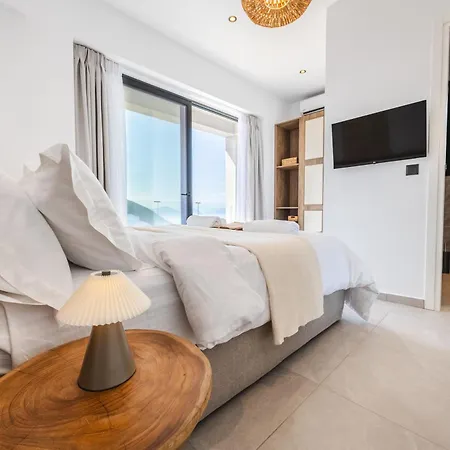 Villa Elgian Luxury -private Pool & Sea View Pondi