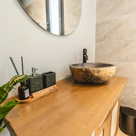 Elgian Luxury -private Pool & Sea View Villa Pondi