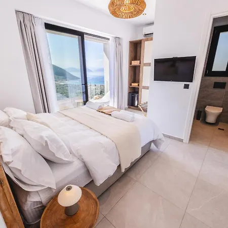 Elgian Luxury -private Pool & Sea View Villa Pondi