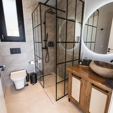 Elgian Luxury -private Pool & Sea View