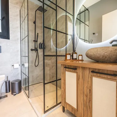 Elgian Luxury -private Pool & Sea View Villa Pondi