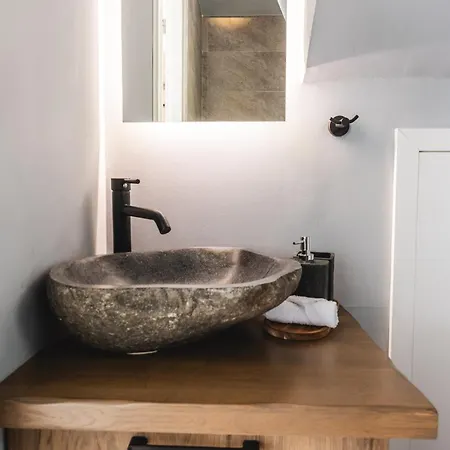 Elgian Luxury -private Pool & Sea View Villa Pondi