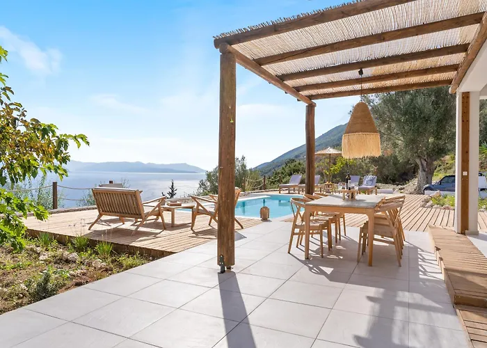 Elgian Luxury -private Pool & Sea View 빌라 Pondi